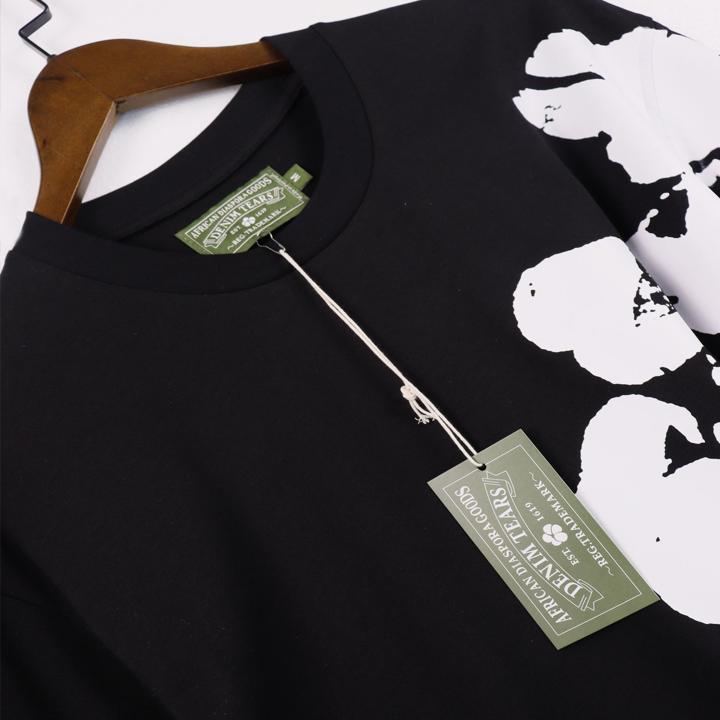 DENIM TEARS BLACK T-SHIRT BIG COTTON WREATH