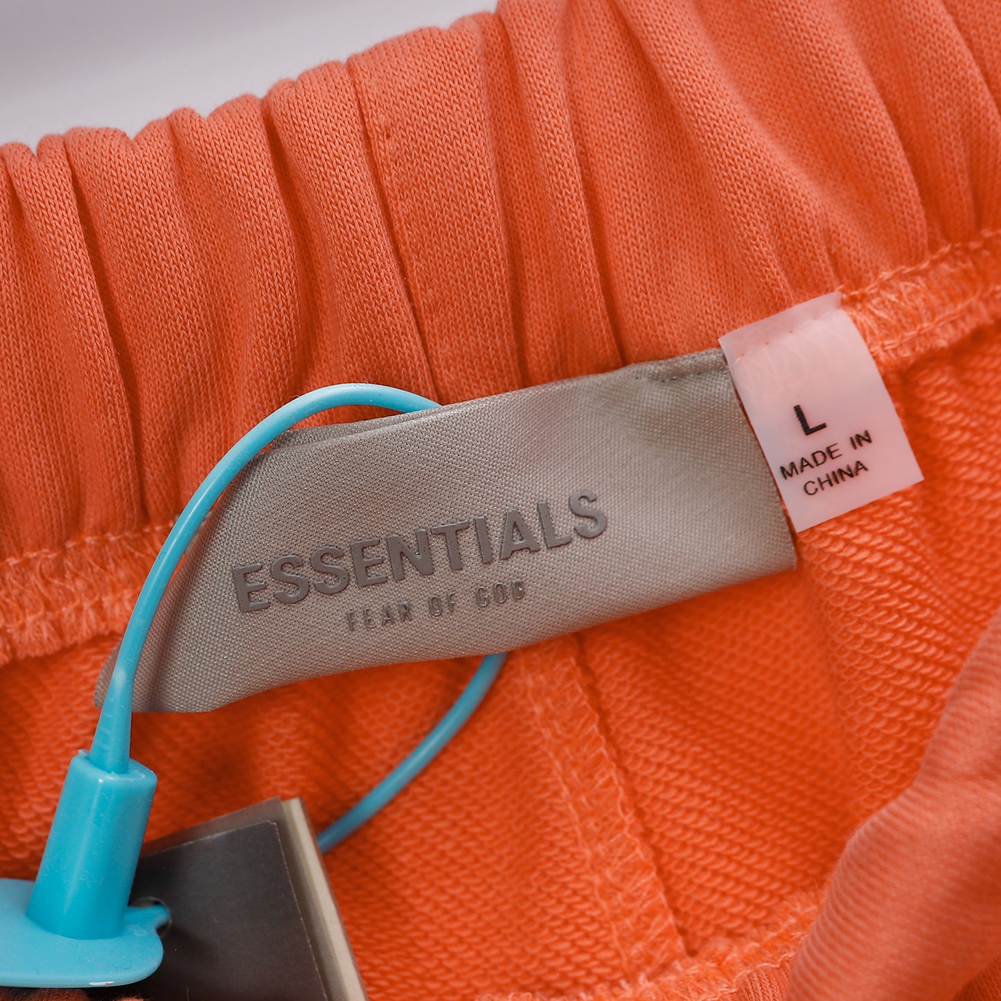 FEAR OF GODS ESSENTIALS BASIC ORANGE SHORT