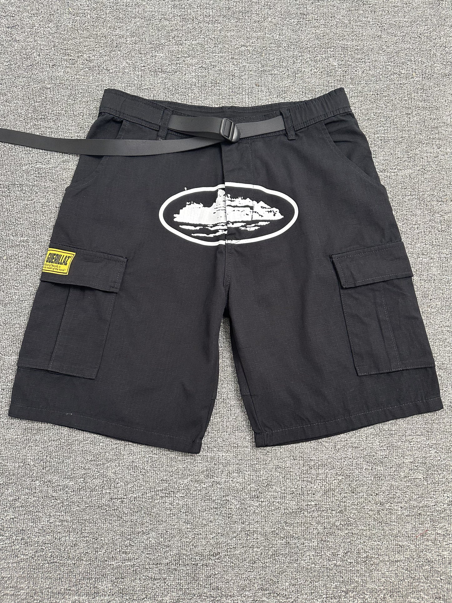 CORTEIZ CARGO BLACK AND WHITE SHORTS
